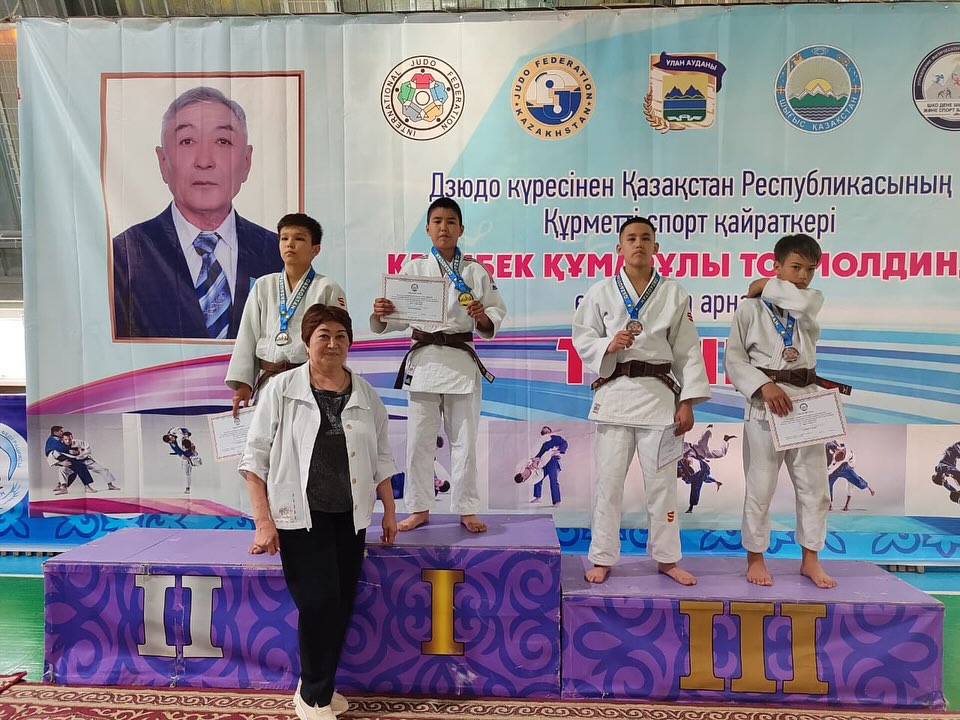 🔹 Қазақстан Республикасының құрметті спорт қайраткері Тохмолдин Қалибек Құмаровичті еске…