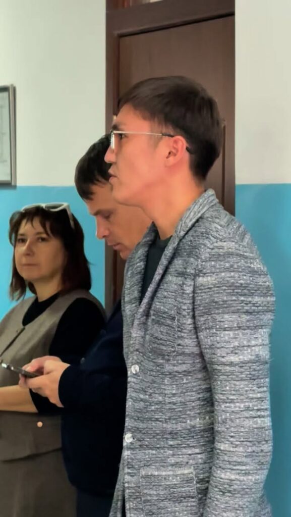 🔹15 қыркүйек күні мектебімізде тілдер апталығының жабылуына арналған лездеме өтті.…